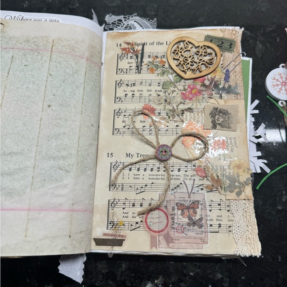 Christmas Junk Journal Signatures Bound Handmade 3 Books absolute gorgeous - Picture 2 of 16